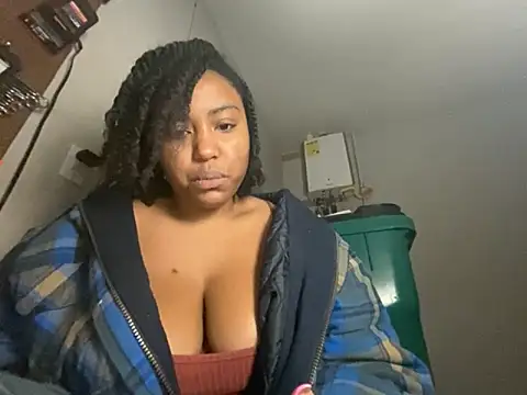 Snapshot of princesslivv chatting on 11.28.25 princesslivv online show from 11.28.25