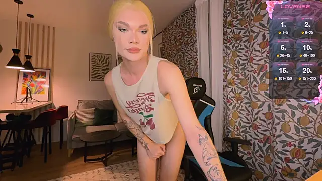 Snapshot of my-muse chatting on 10.05.25 my-muse online show from 10.05.25