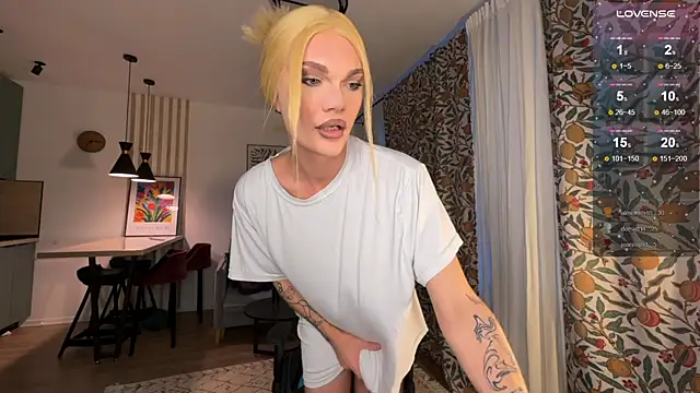 Snapshot of my-muse chatting on 10.17.25 my-muse online show from 10.17.25