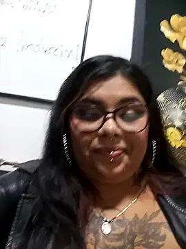 snow belle online show from 10.22.25