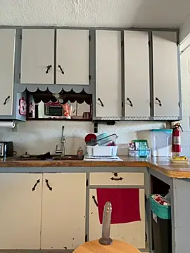 StylishEchium online show from 04.18.26