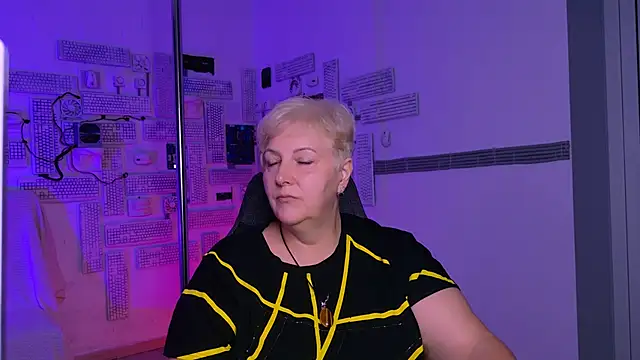 Snapshot of MaryMogan chatting on 09.09.25 MaryMogan online show from 09.09.25