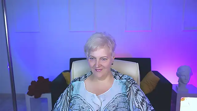 Snapshot of MaryMogan chatting on 09.11.25 MaryMogan online show from 09.11.25