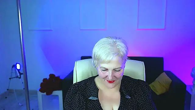 Snapshot of MaryMogan chatting on 09.13.25 MaryMogan online show from 09.13.25