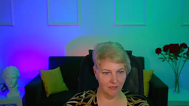 Snapshot of MaryMogan chatting on 10.06.25 MaryMogan online show from 10.06.25