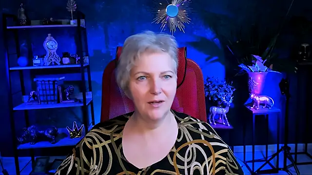 Snapshot of MaryMogan chatting on 10.13.25 MaryMogan online show from 10.13.25