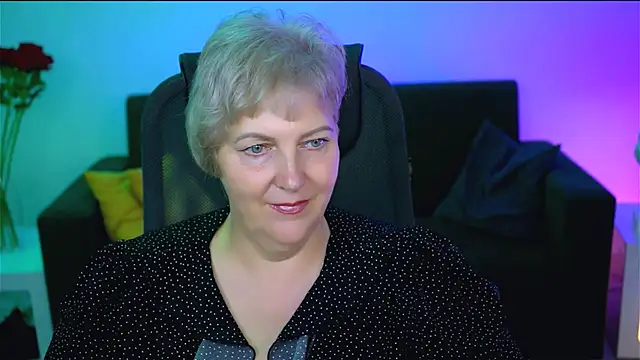 Snapshot of MaryMogan chatting on 10.14.25 MaryMogan online show from 10.14.25