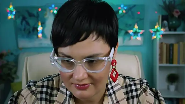 Snapshot of LauraDavidsons chatting on 11.05.25 LauraDavidsons online show from 11.05.25