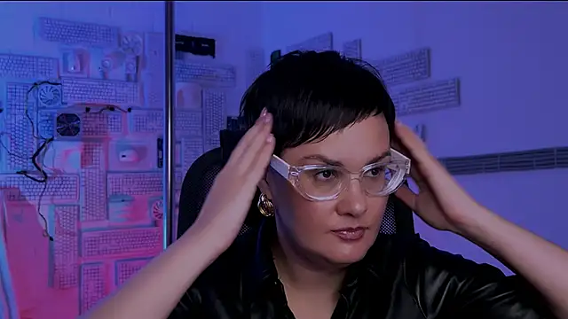 Snapshot of LauraDavidsons chatting on 11.12.25 LauraDavidsons online show from 11.12.25