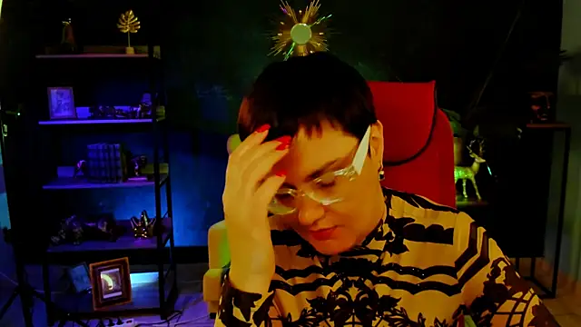 Snapshot of LauraDavidsons chatting on 12.20.25 LauraDavidsons online show from 12.20.25