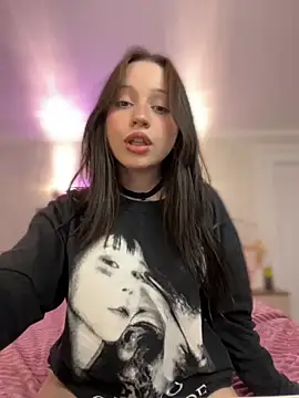 Snapshot of YourLittleDevil chatting on 09.24.25 YourLittleDevil online show from 09.24.25