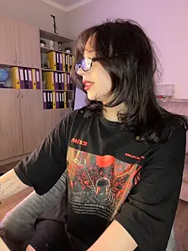 Snapshot of YourLittleDevil chatting on 11.10.25 YourLittleDevil online show from 11.10.25