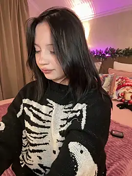 Snapshot of YourLittleDevil chatting on 12.21.25 YourLittleDevil online show from 12.21.25