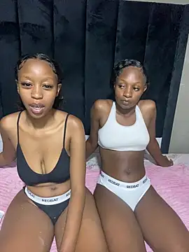 Snapshot of SexyPetitex25 chatting on 01.05.26 SexyPetitex25 online show from 01.05.26