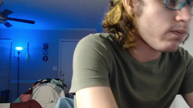 Snapshot of zacthefeetguy chatting on 12.21.25 zacthefeetguy online show from 12.21.25