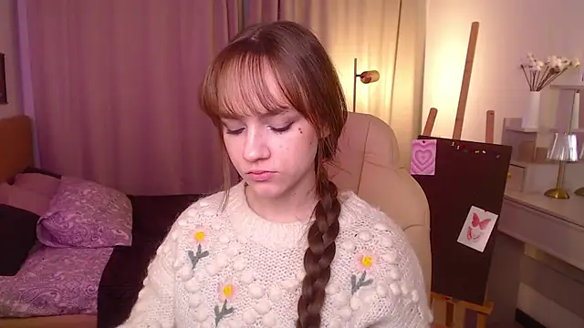 Snapshot of Jamie_Chung chatting on 11.22.25 Jamie Chung online show from 11.22.25