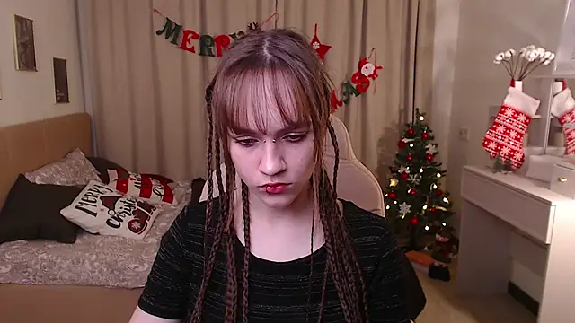 Snapshot of Jamie_Chung chatting on 12.20.25 Jamie Chung online show from 12.20.25