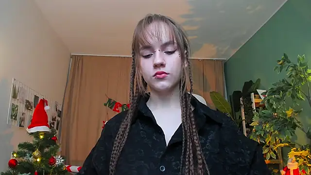 Snapshot of Jamie_Chung chatting on 12.21.25 Jamie Chung online show from 12.21.25