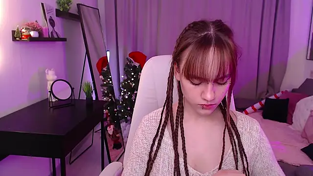 Snapshot of Jamie_Chung chatting on 12.23.25 Jamie Chung online show from 12.23.25