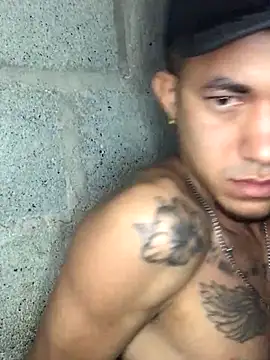 Snapshot of tattoos22 chatting on 11.07.25 tattoos22 online show from 11.07.25