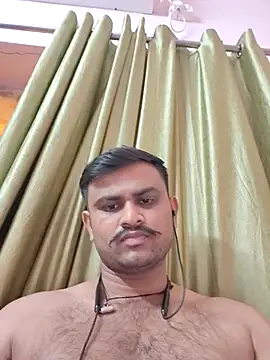 Snapshot of Frvgggghh chatting on 11.19.25 Frvgggghh online show from 11.19.25