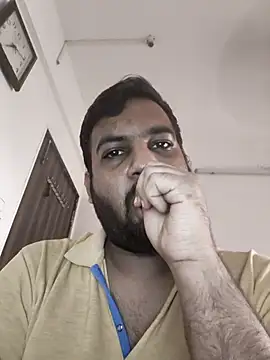 Snapshot of vinay_smalldick chatting on 11.24.25 vinay smalldick online show from 11.24.25