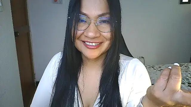 Snapshot of LissafeetHott chatting on 05.19.26 LissafeetHott online show from 05.19.26