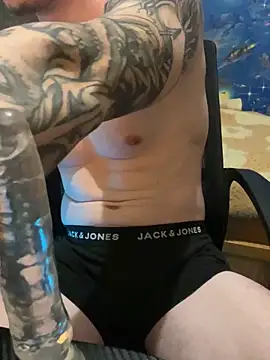 Snapshot of fronkie9384 chatting on 02.14.26 fronkie9384 online show from 02.14.26