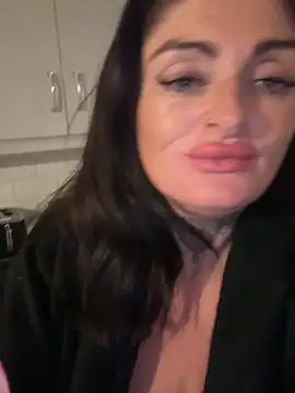 IrishmilfAnna online show from 04.29.26