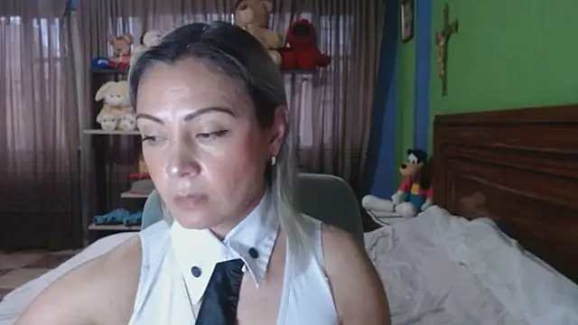  Charlize theron  online show from 11.22.25