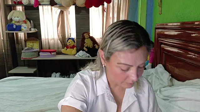  Charlize theron  online show from 02.17.26