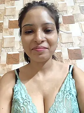 Snapshot of QUEEN-ADITI chatting on 11.23.25 QUEEN-ADITI online show from 11.23.25