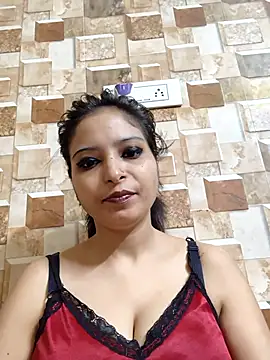 Snapshot of QUEEN-ADITI chatting on 11.29.25 QUEEN-ADITI online show from 11.29.25
