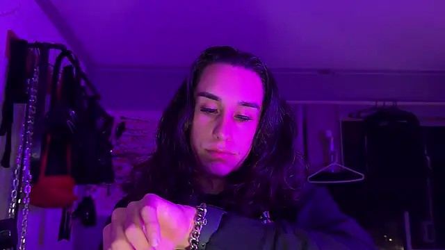 Snapshot of xoFrankie chatting on 10.29.25 xoFrankie online show from 10.29.25