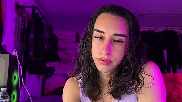 Snapshot of xoFrankie chatting on 11.29.25 xoFrankie online show from 11.29.25