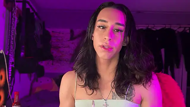 Snapshot of xoFrankie chatting on 11.30.25 xoFrankie online show from 11.30.25