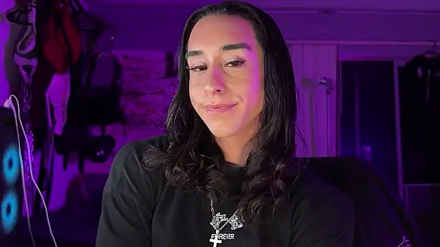 Snapshot of xoFrankie chatting on 12.18.25 xoFrankie online show from 12.18.25