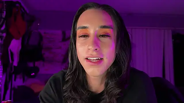 Snapshot of xoFrankie chatting on 12.19.25 xoFrankie online show from 12.19.25