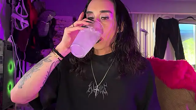 Snapshot of xoFrankie chatting on 01.08.26 xoFrankie online show from 01.08.26