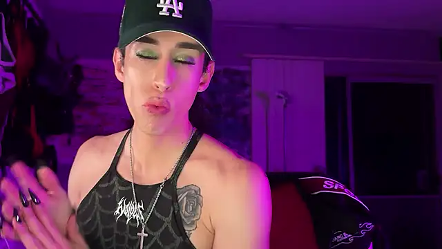 Snapshot of xoFrankie chatting on 01.17.26 xoFrankie online show from 01.17.26