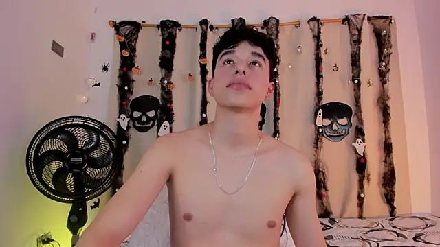 Snapshot of mrhot_night chatting on 10.22.25 mrhot night online show from 10.22.25