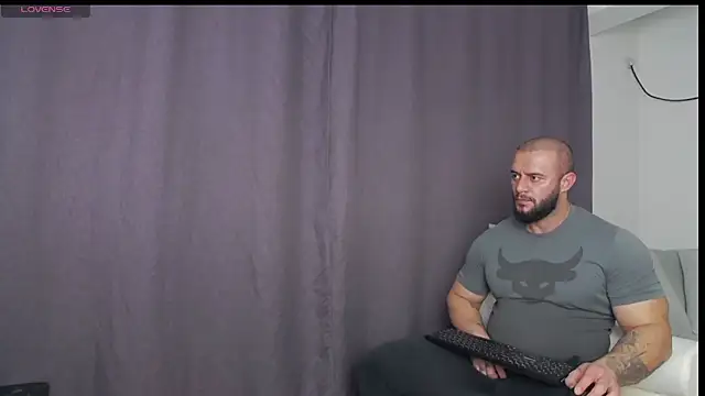 Snapshot of RickyMiami1 chatting on 11.05.25 RickyMiami1 online show from 11.05.25