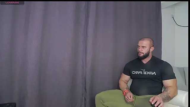 Snapshot of RickyMiami1 chatting on 11.06.25 RickyMiami1 online show from 11.06.25