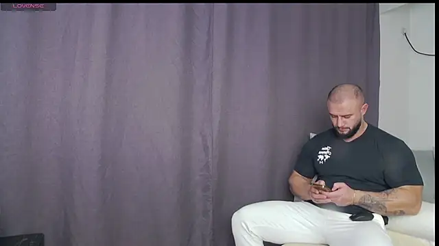 Snapshot of RickyMiami1 chatting on 11.20.25 RickyMiami1 online show from 11.20.25