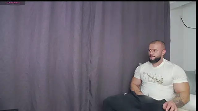 Snapshot of RickyMiami1 chatting on 11.22.25 RickyMiami1 online show from 11.22.25