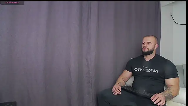 Snapshot of RickyMiami1 chatting on 11.24.25 RickyMiami1 online show from 11.24.25