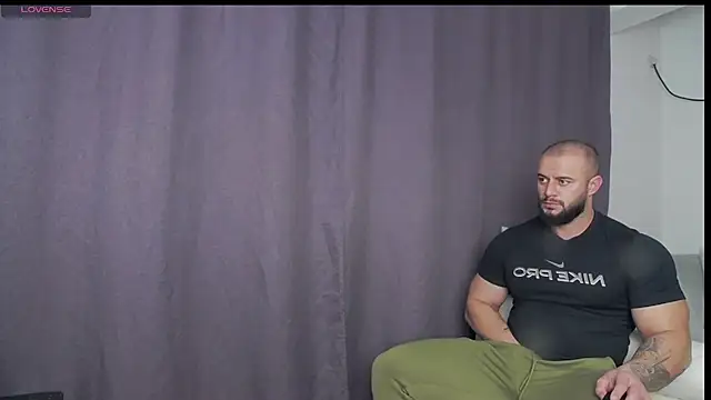 Snapshot of RickyMiami1 chatting on 11.25.25 RickyMiami1 online show from 11.25.25