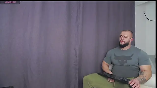 Snapshot of RickyMiami1 chatting on 12.01.25 RickyMiami1 online show from 12.01.25