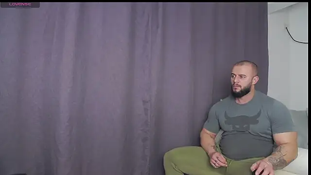 Snapshot of RickyMiami1 chatting on 12.02.25 RickyMiami1 online show from 12.02.25