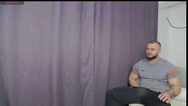 Snapshot of RickyMiami1 chatting on 12.21.25 RickyMiami1 online show from 12.21.25